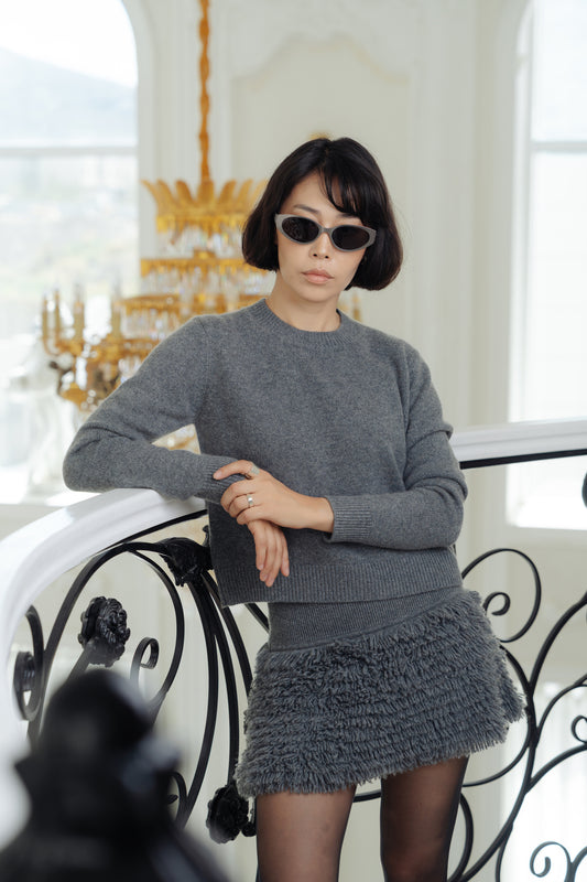 Half cropped round neck