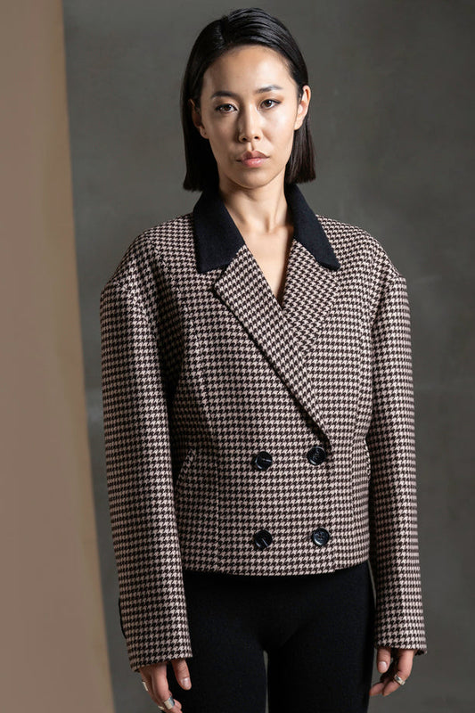 Cropped shoulder blazer